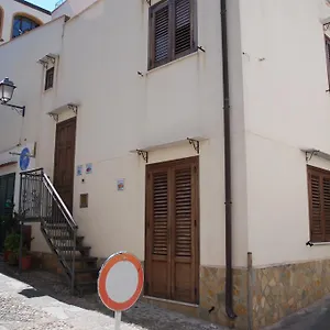 https://la-cernia-bruna-in-town.sicilyhotelsitaly.net